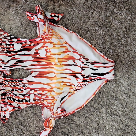 Shein Swimsuit 🩱 - Picture 5 of 13